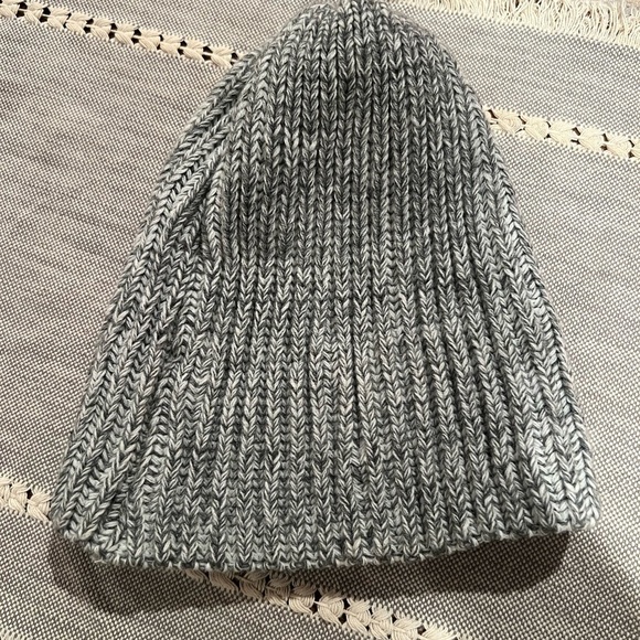 Lethmik Gray Fleece Lined Knit Beanie, one size, EUC, winter, snow, skiing - Picture 4 of 4